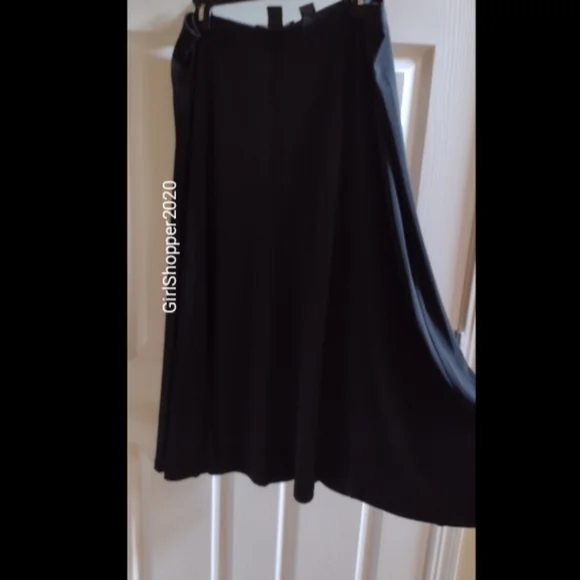 🐸Flowy Black Skirt - Picture 5 of 7